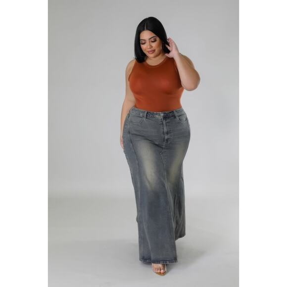 High-waisted Stretch Demin Skirt in Size 2XL - Picture 3 of 5